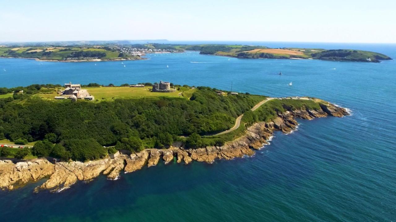 Apartment Headland View. Luxury. Harbour-front. With Parking *